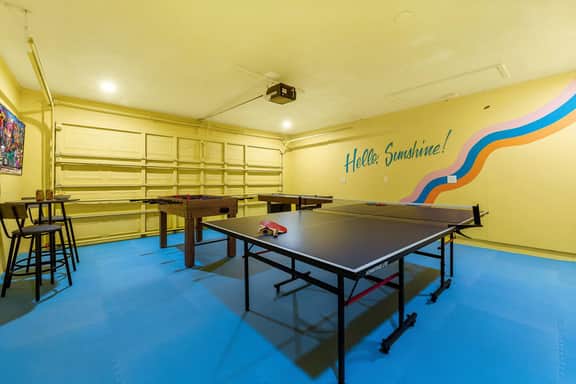 2 mi to IMG | Pool, Hot Tub, Game Room, Mini Golf