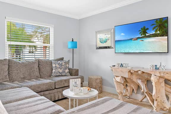 Steps to Beach, Heated Pool, Hot Tub, Shuffleboard